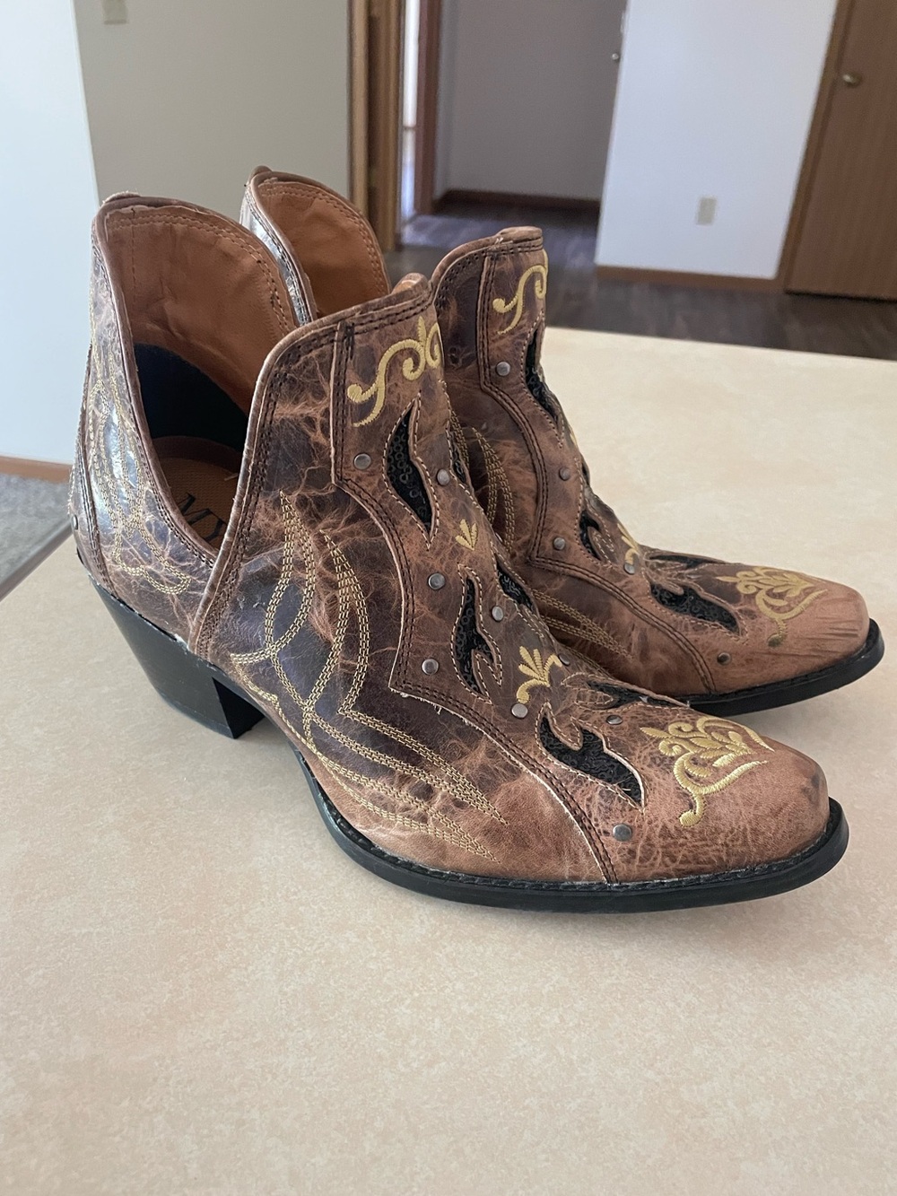 Myra Tentor Western Leather Side V Cutout Ankle Boots Coastal Cowgirl Size US 8